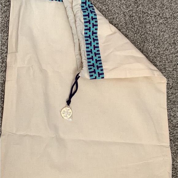 Tory burch womens shoe. - Picture 3 of 5